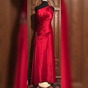Beautiful red formal dresses!